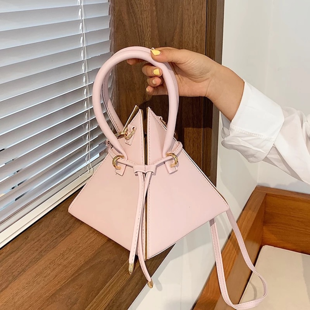 Pyramid shaped handbag (pink)